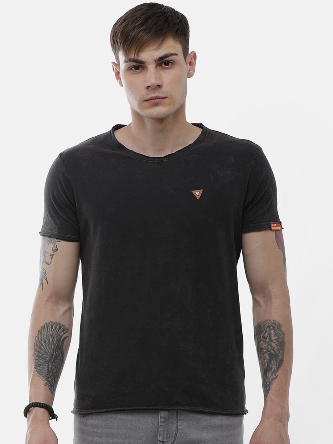 

Voi Jeans Men Black Solid Round Neck Cotton Pure Cotton T-shirt
