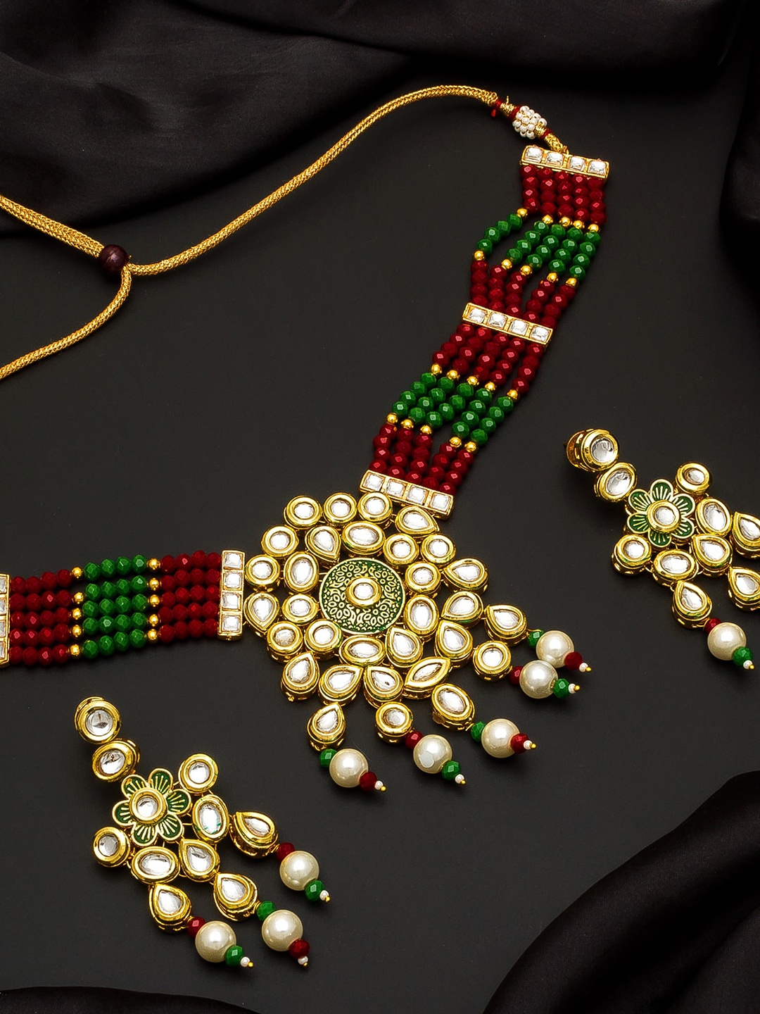 

aadita Gold-Plated Red & Green Kundan-Studded Beaded Handcrafted Jewellery Set