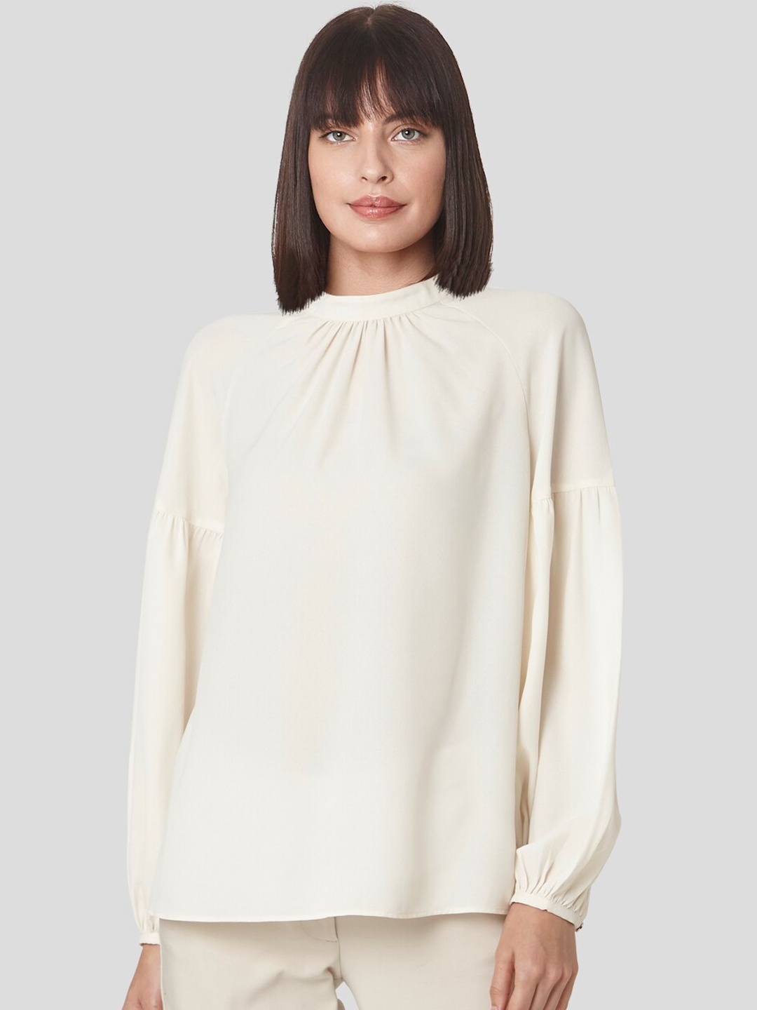 

Vero Moda Off White Solid Regular Top