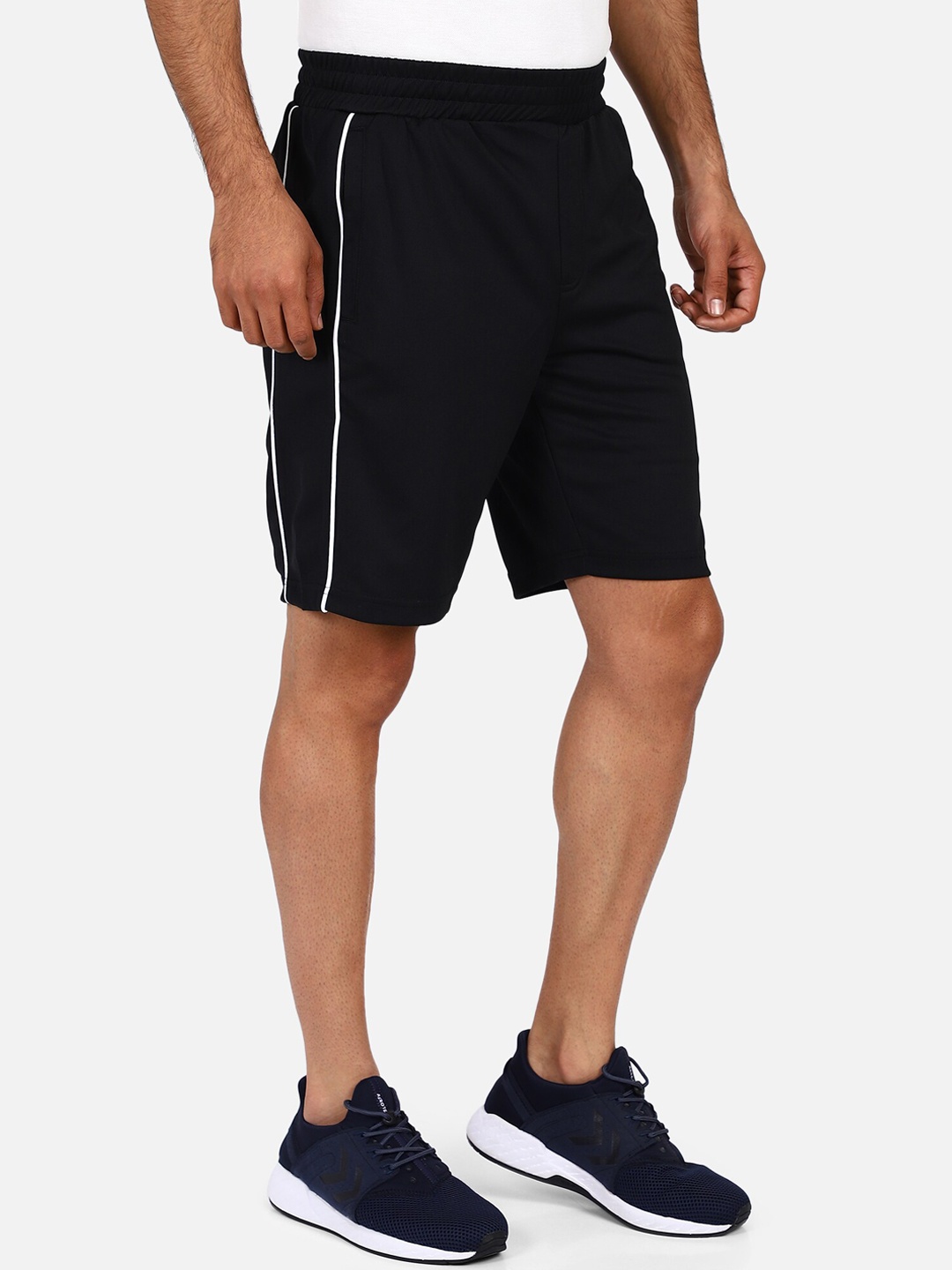 

hummel Men Black Solid Sports Shorts