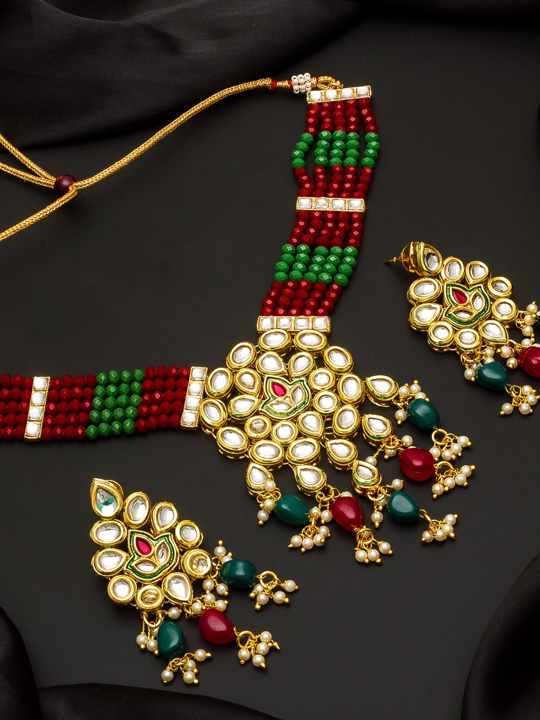 

aadita Women Gold-Plated Kundan-Studded Beaded Handcrafted Jewellery Set