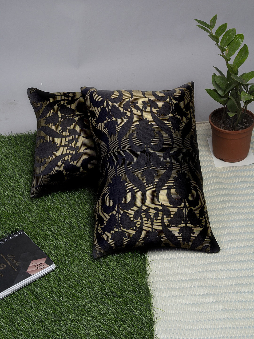 

Alina decor Black & Gold-Toned Set of 2 Ethnic Motifs Rectangle Cushion Covers