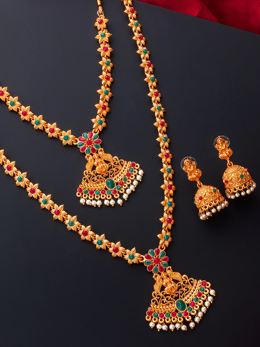

Aadita Gold-Toned Pink & Green Kundan Studded Beaded Jewellery Set