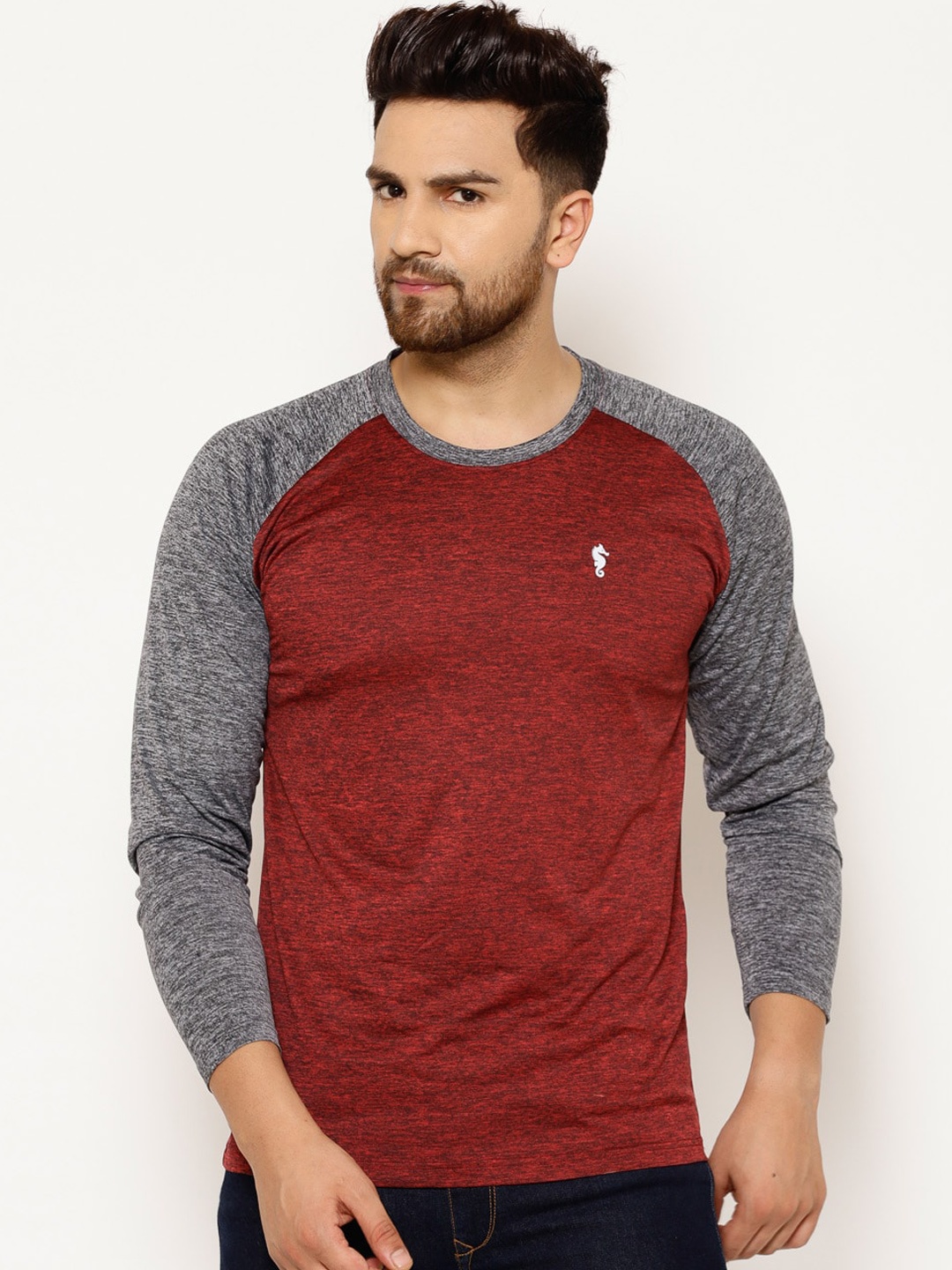

EPPE Men Maroon & Grey Colourblocked Round Neck T-shirt