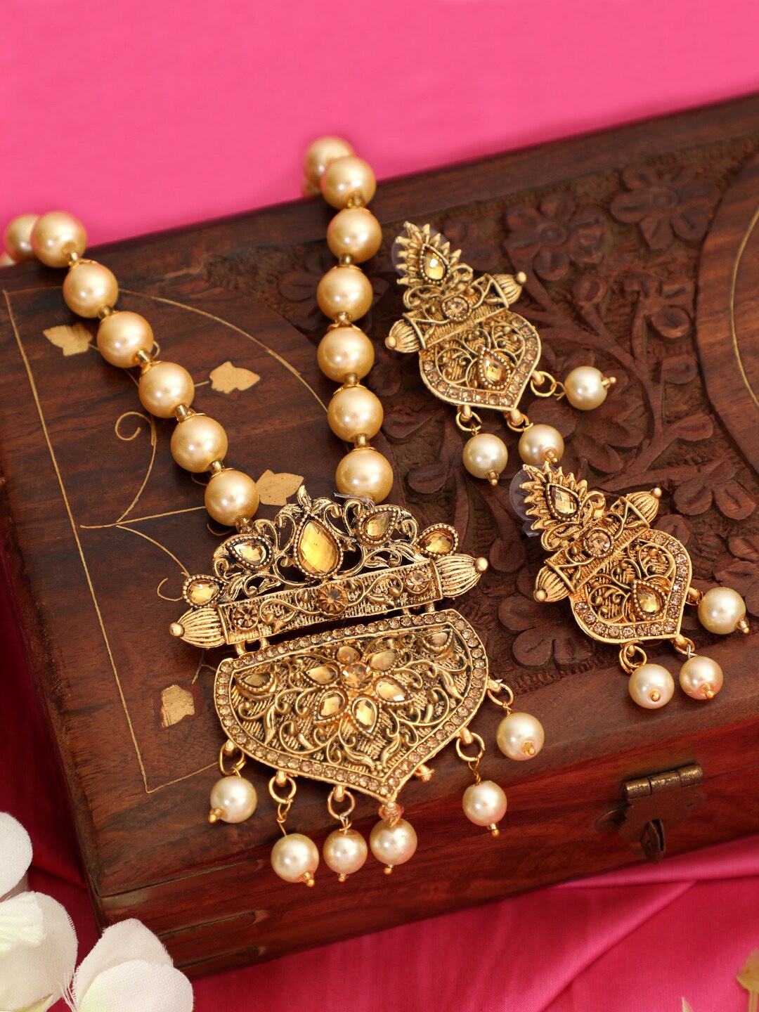 ANIKAS CREATION Gold-Plated Off-White & Yellow Kundan-Studded & Pearl-Beaded Jewellery Set