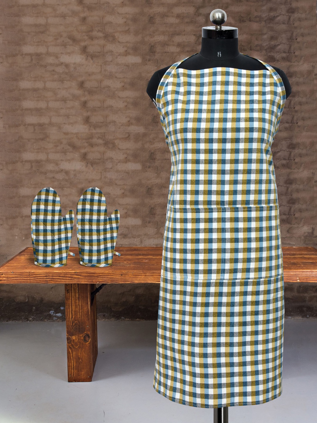 

Clasiko Set Of 3 Navy Blue & White Checked Kitchen Apron With Oven Gloves