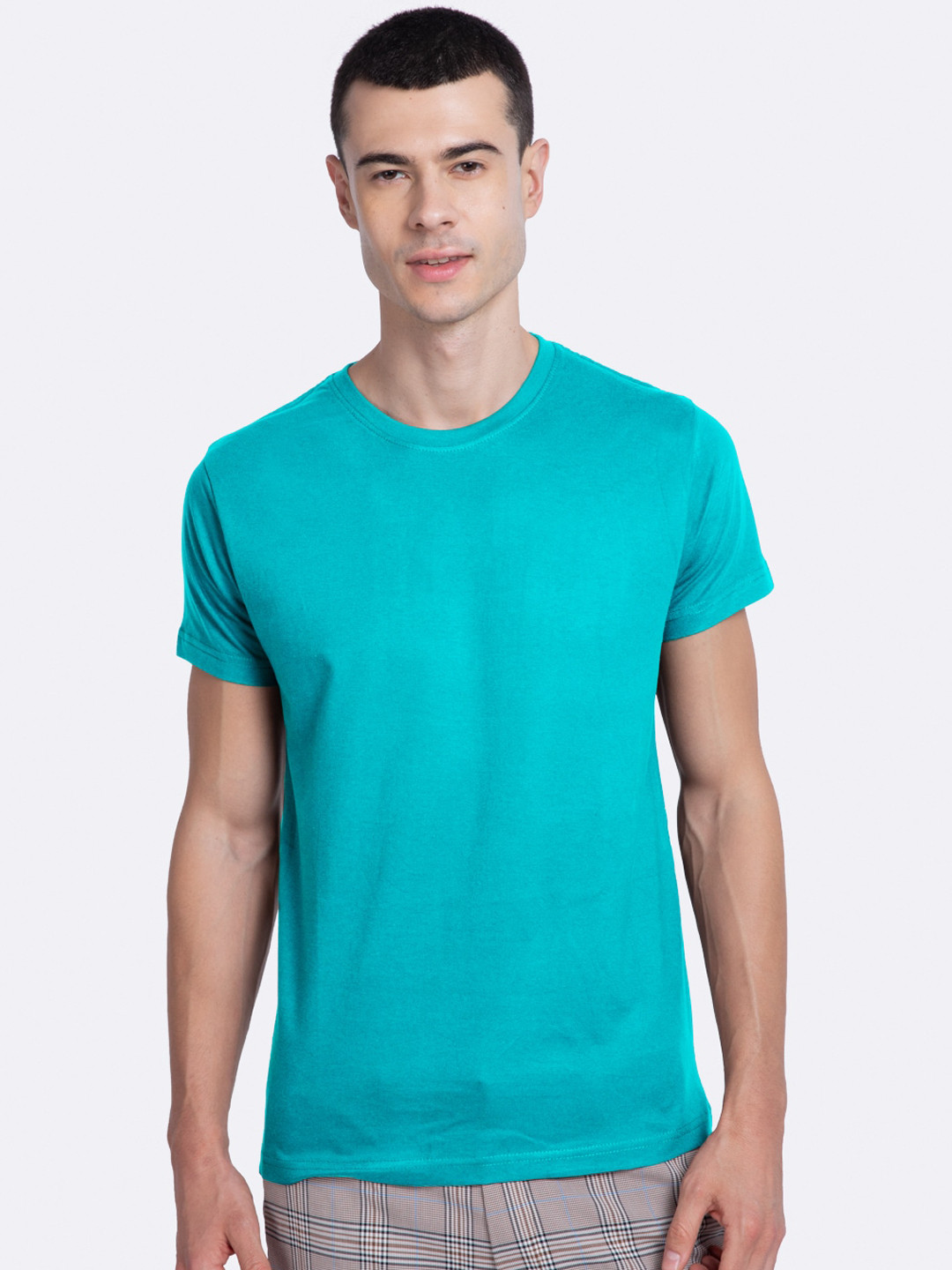 

Bewakoof Men Blue Solid Round Neck Pure Cotton T-shirt