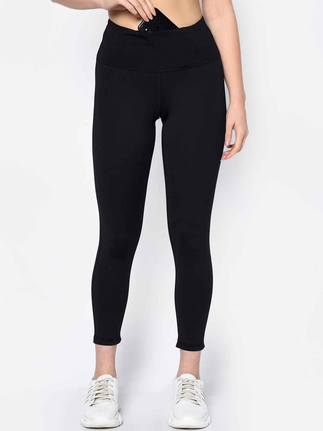 

Truerevo Women Black Solid Antimicrobial Sports Tights