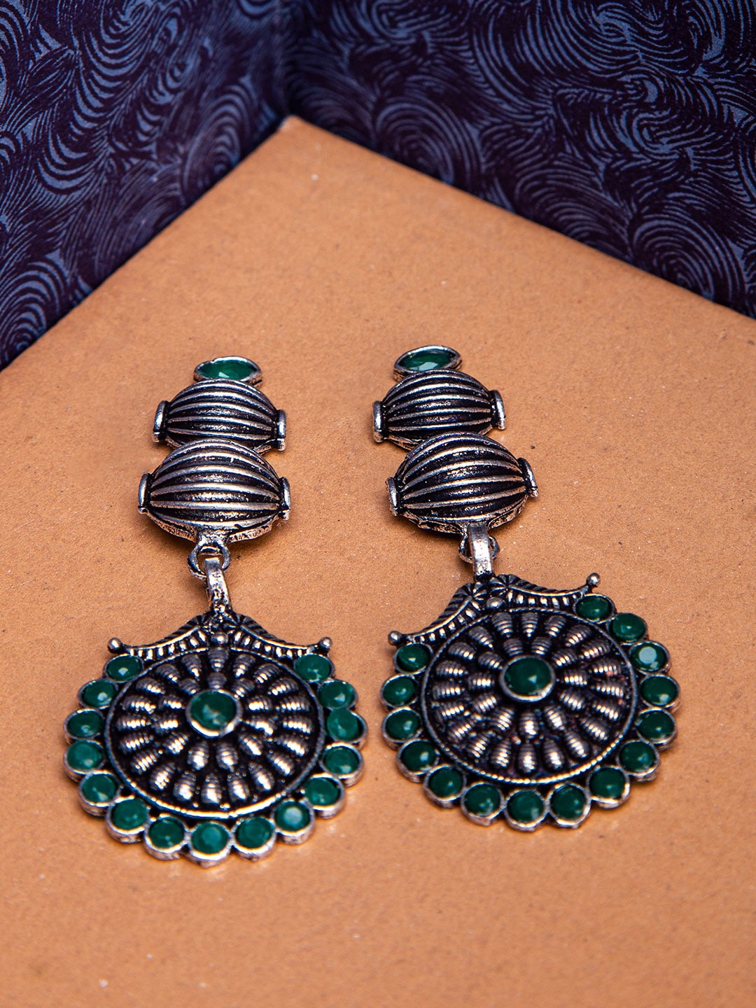 

Rangriti Green & Silver-Toned Contemporary Drop Earrings