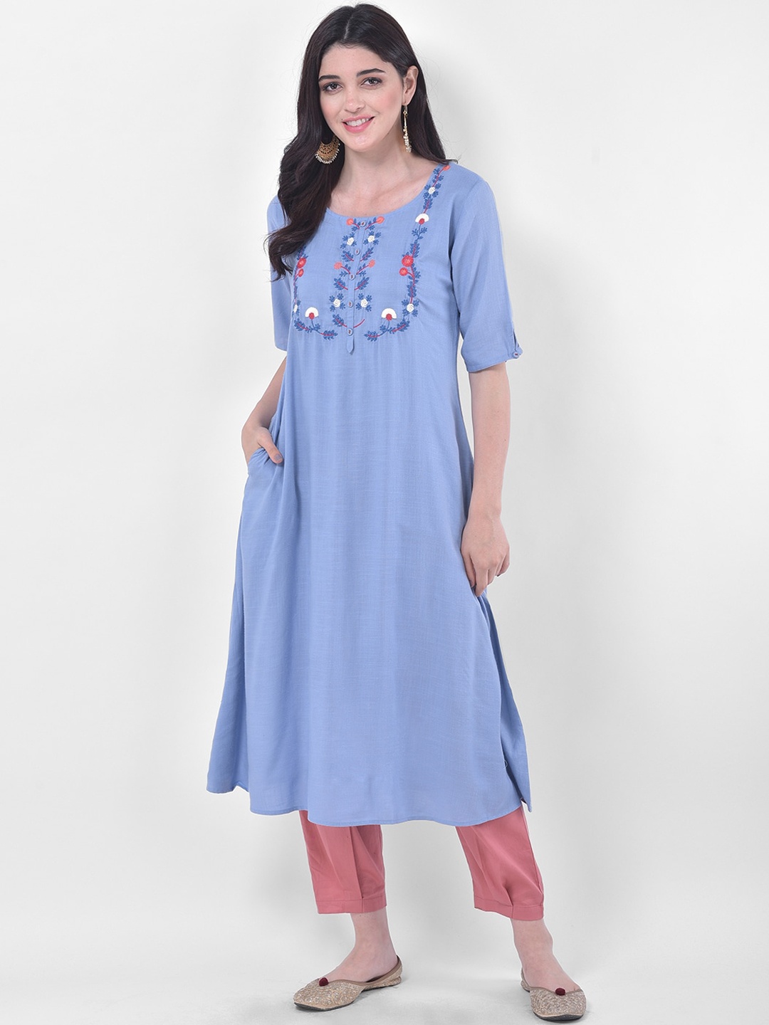 

Span Women Blue Embroidered Thread Work Kurta