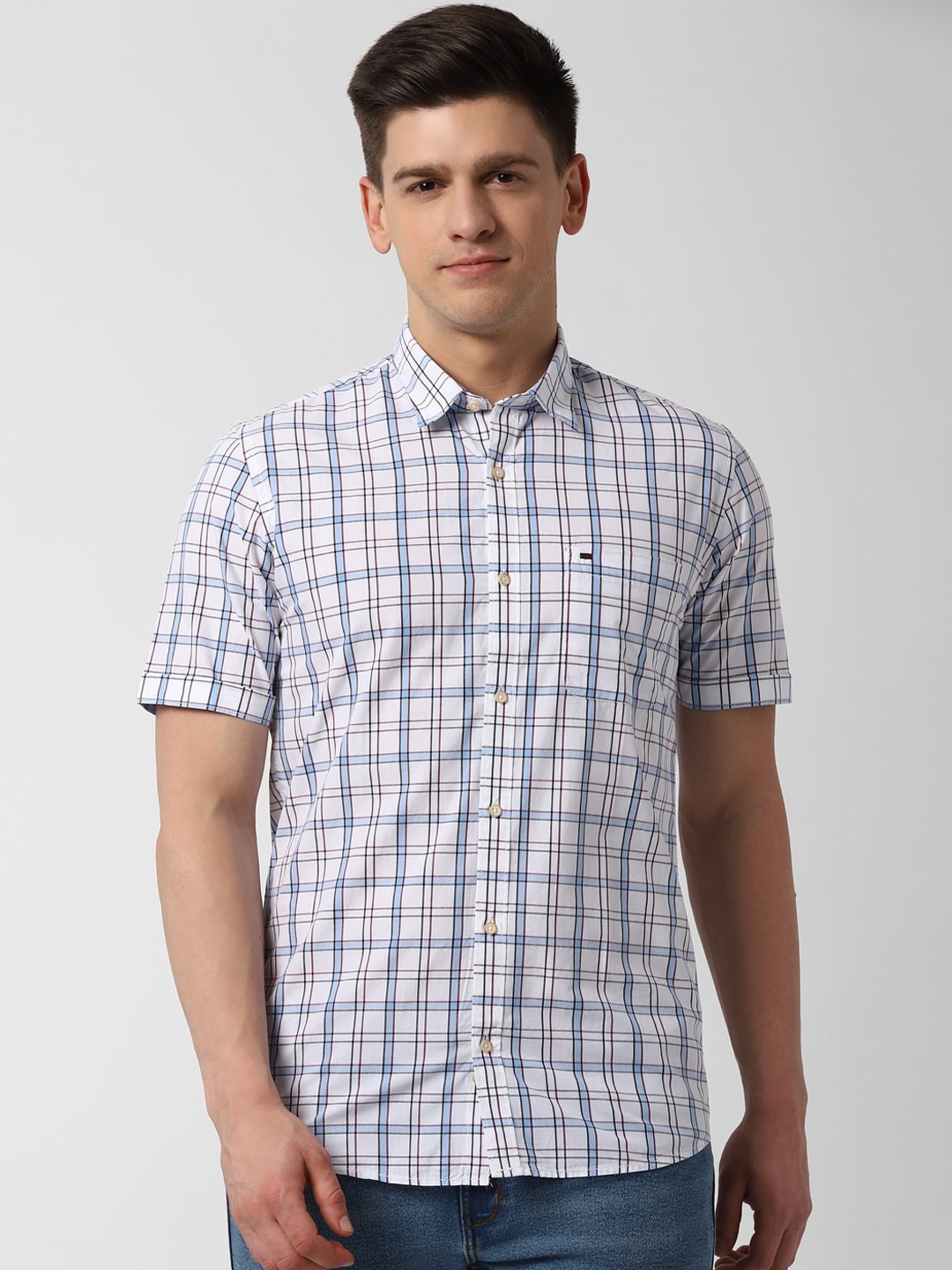 

Peter England Casuals Men White & Blue Regular Fit Checked Cotton Casual Shirt