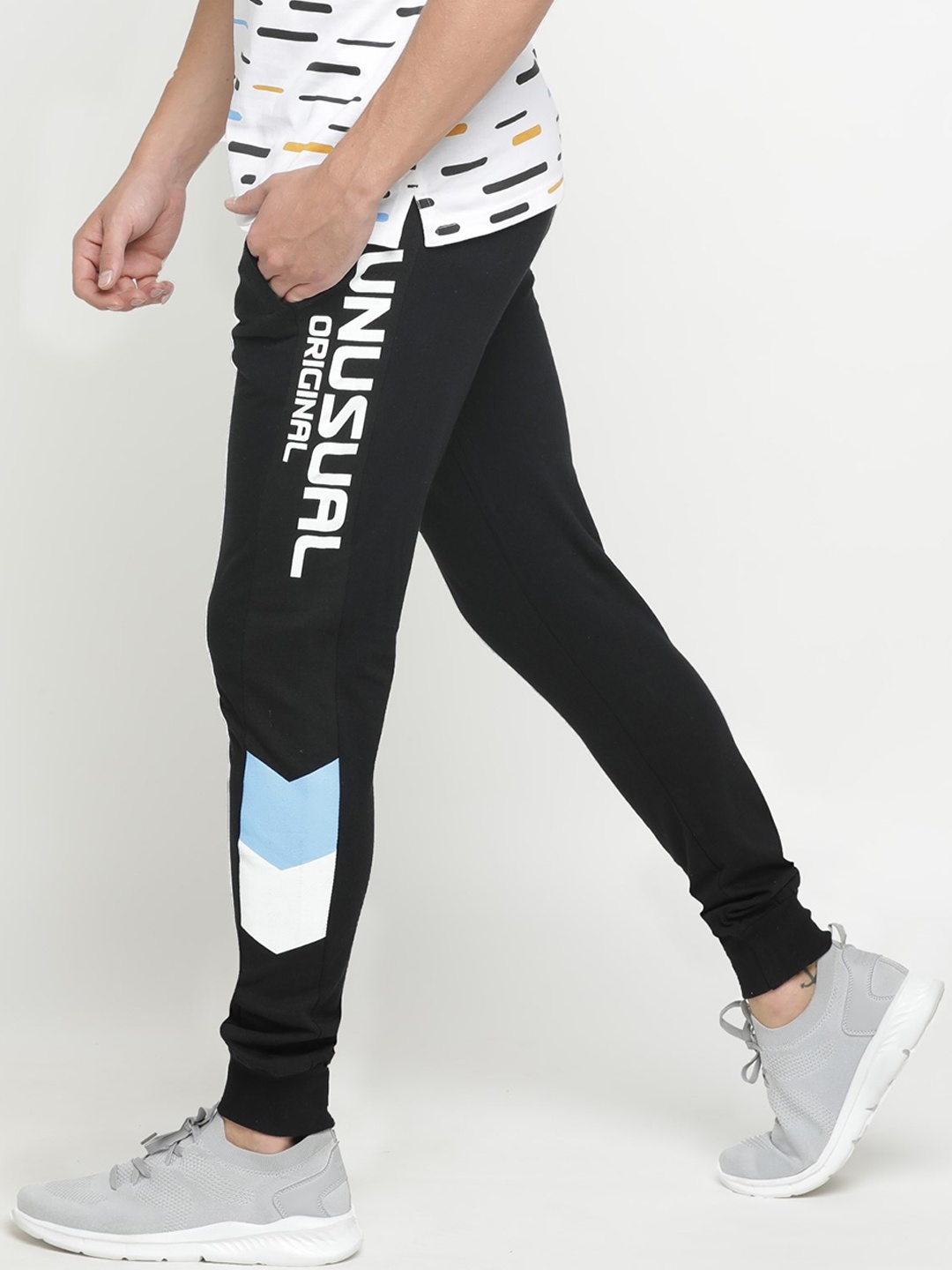 

Maniac Men Black & White Typography Printed Slim-Fit Joggers
