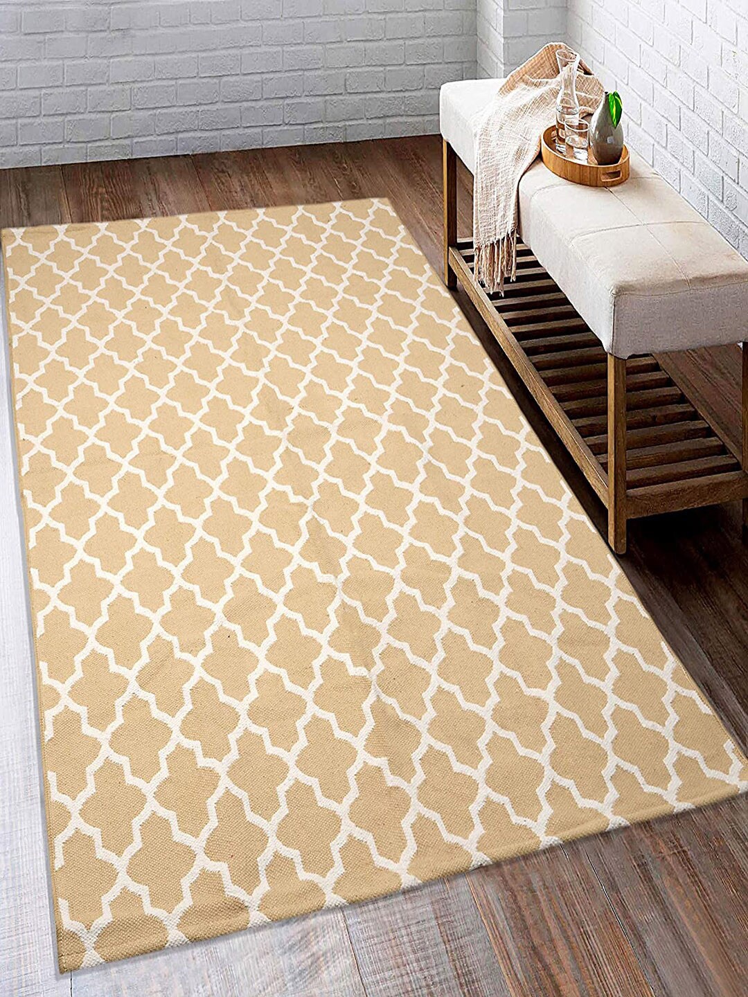 

Saral Home Beige & White Geometric Floor Mat