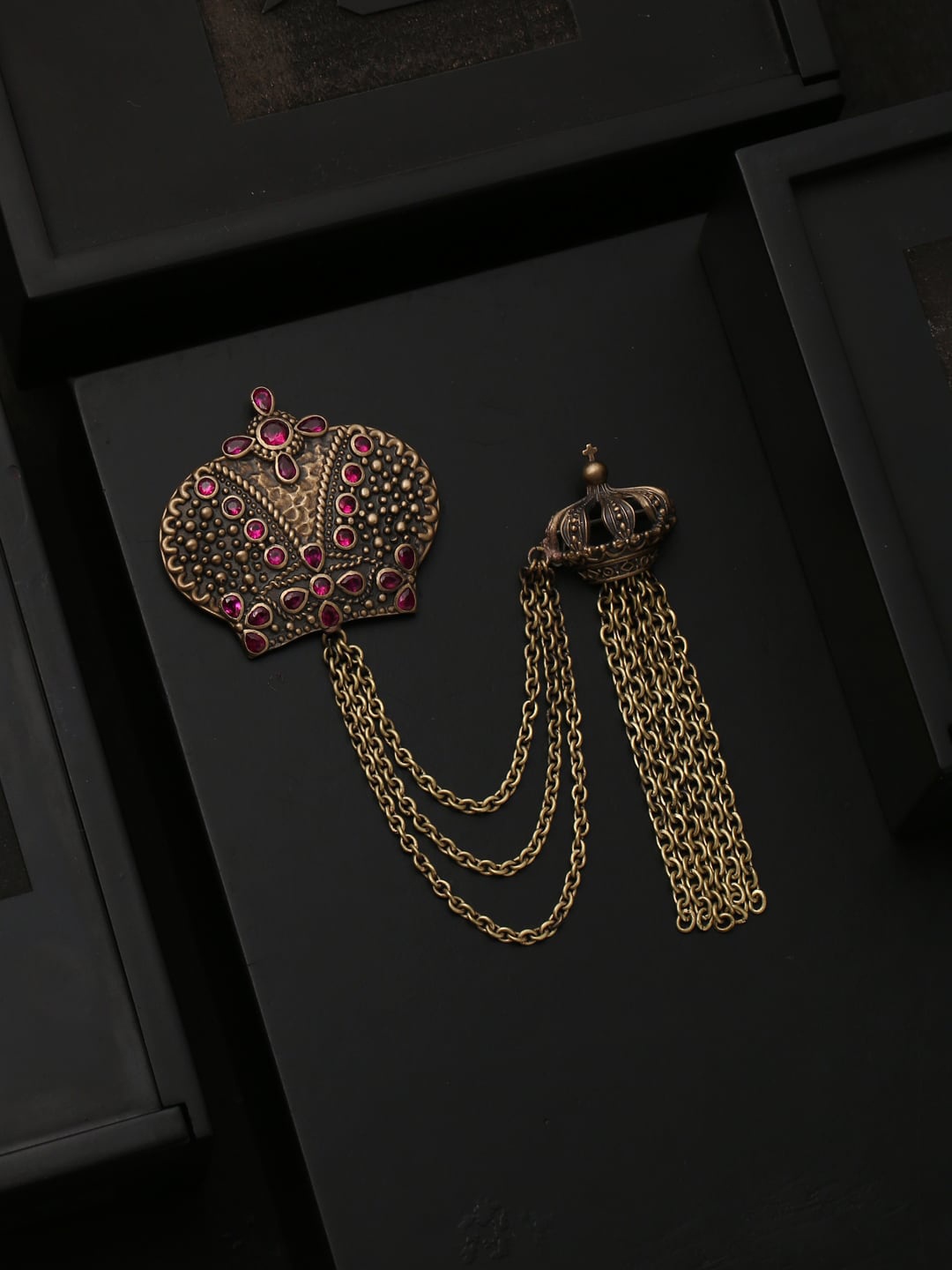 

COSA NOSTRAA Men Gold-Toned & Pink Stone-Studded Magestic Crown-Shaped Brooch