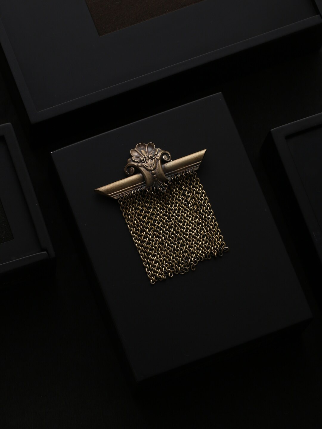COSA NOSTRAA Men Gold-Toned The Royal Shred Statement Brooch