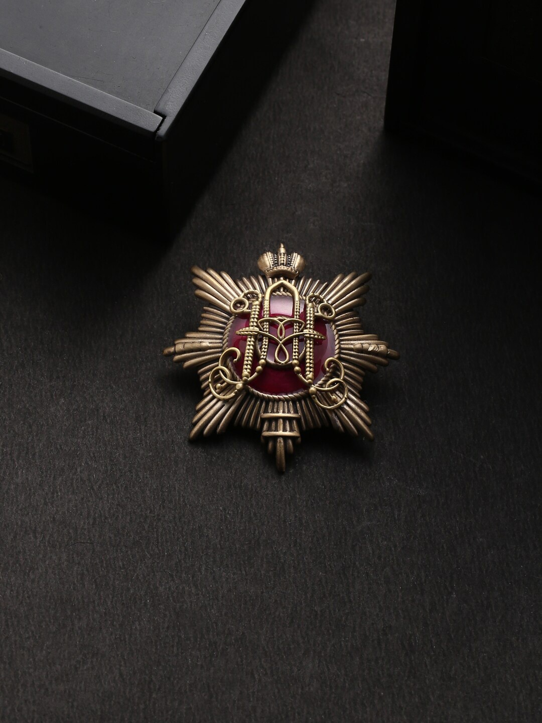 

COSA NOSTRAA Men Gold-Toned & Maroon Enamelled The Emblem Statement Brooch