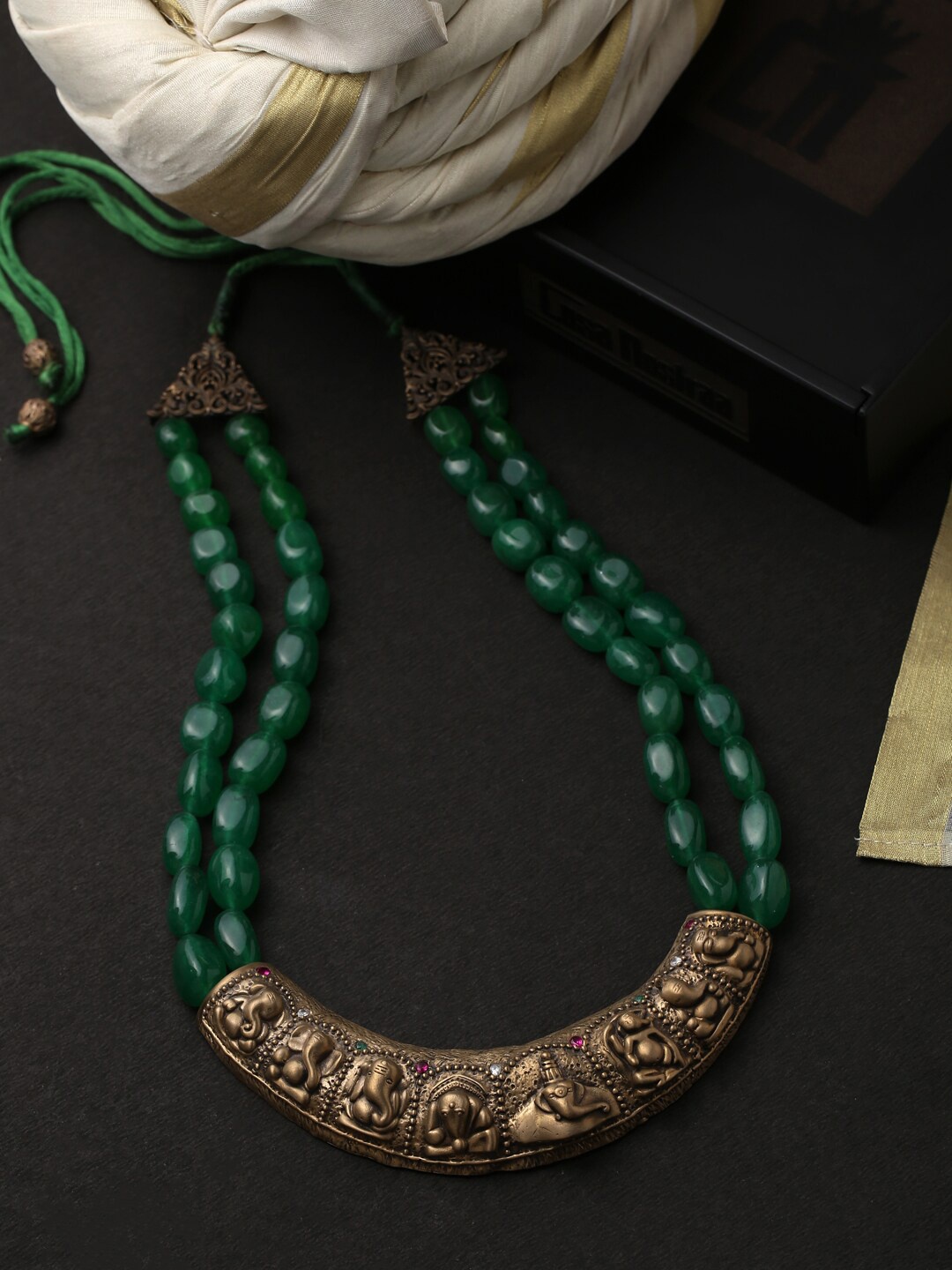 

COSA NOSTRAA Men Green & Gold-Toned Brass Antique Necklace
