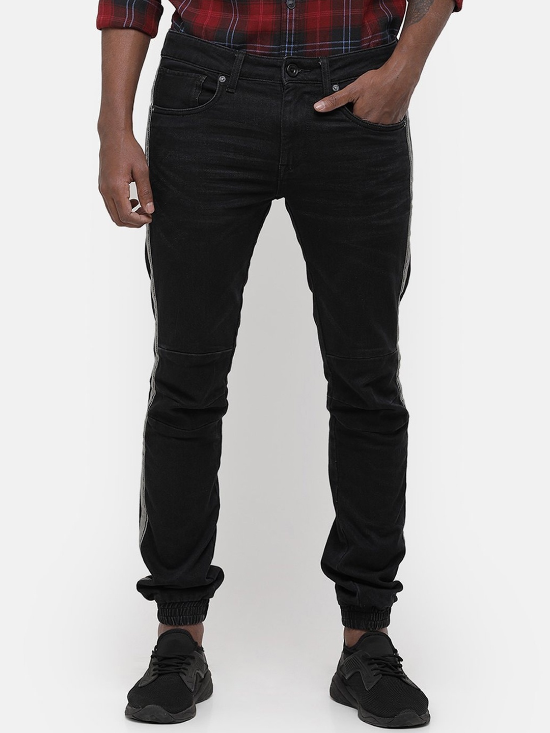 

Voi Jeans Men Black Slim Fit Stretchable Clean Look Joggers
