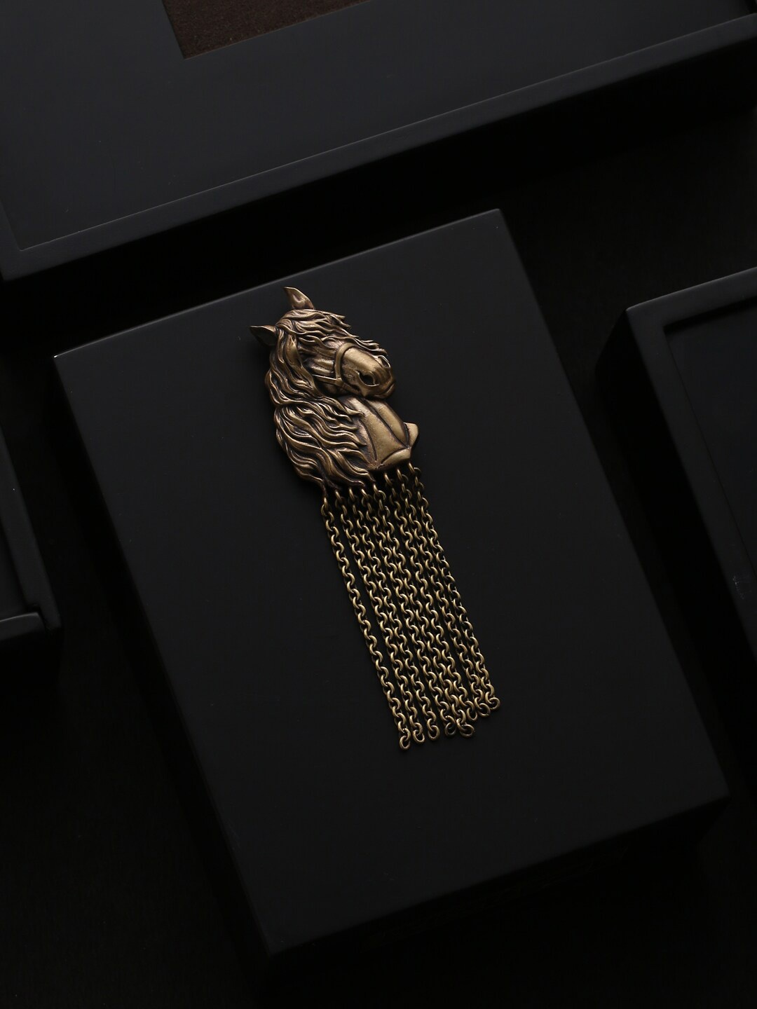 

COSA NOSTRAA Men Gold-Toned The Horse Face Statement Brooch