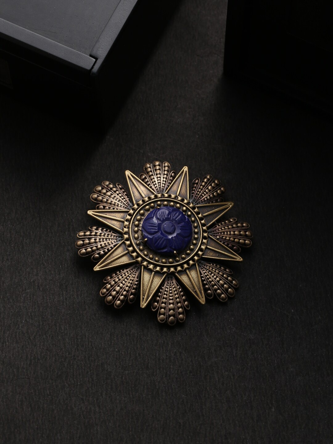 

COSA NOSTRAA Men Gold-Toned The Stone Coin Statement Brooch