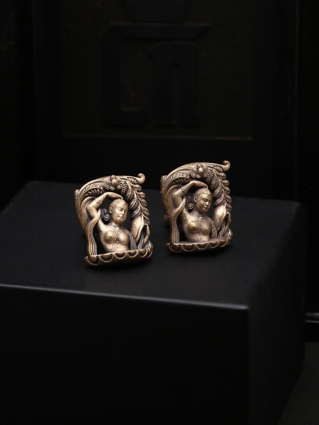 

COSA NOSTRAA Gold-Toned Khajuraho Apsara Cufflinks