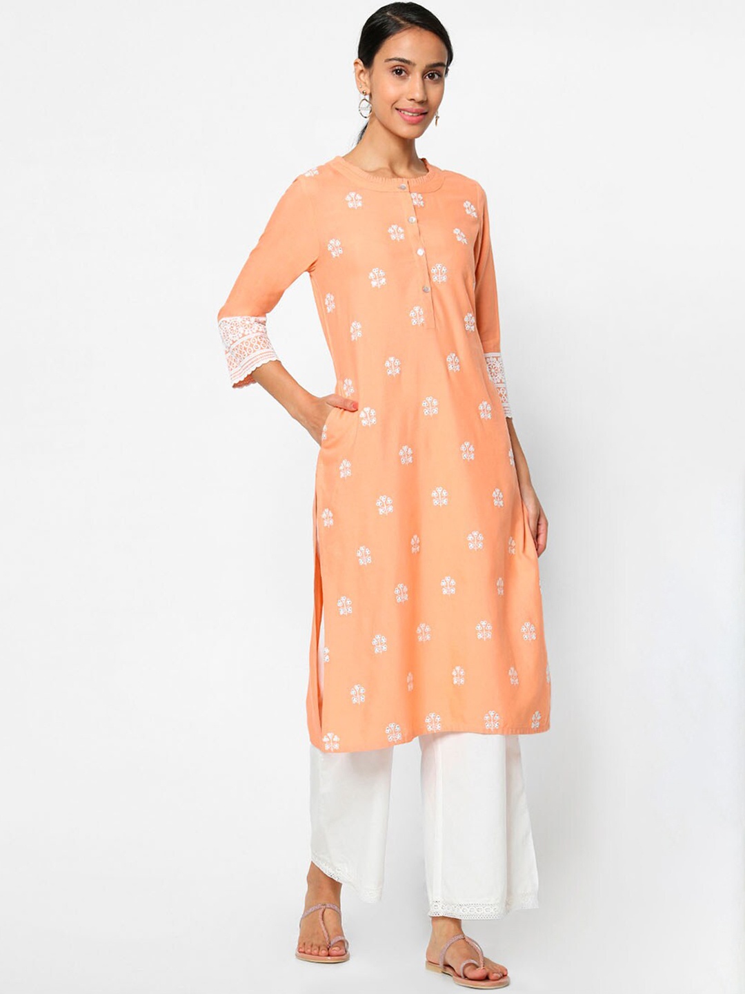 

Naari Women Peach-Coloured & Off White Floral Embroidered Kurta