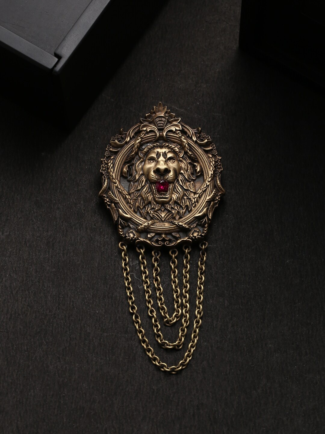 

COSA NOSTRAA Men Antique Gold The Lion Power Brooch