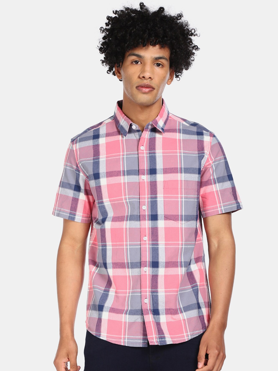 

Ruggers Men Pink Regular Fit Checked Casual Shirt