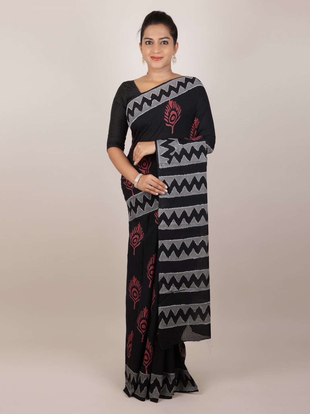 

Pothys Black & Grey Cotton Blend Printed Saree