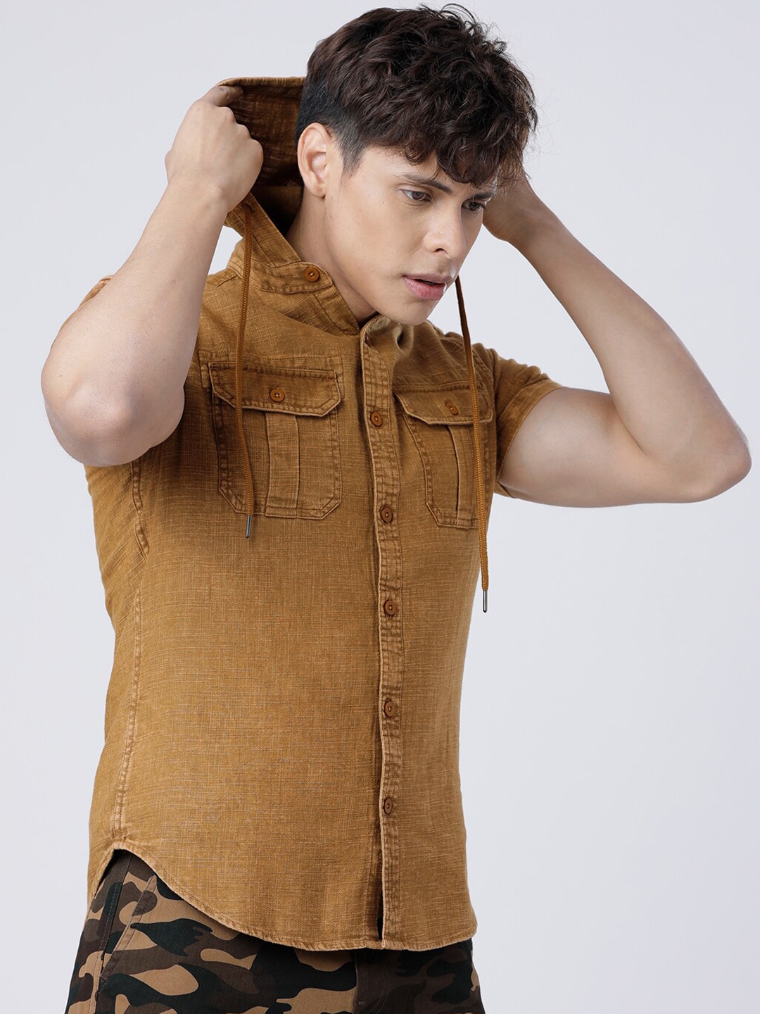 

HIGHLANDER Men Khaki Slim Fit Solid Casual Shirt