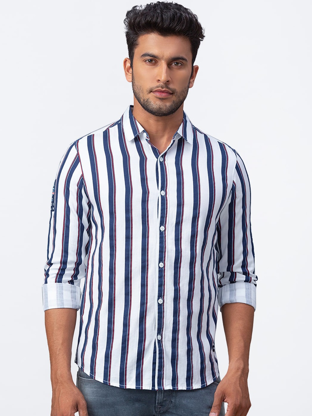 

SPYKAR Men White Slim Fit Striped Casual Shirt