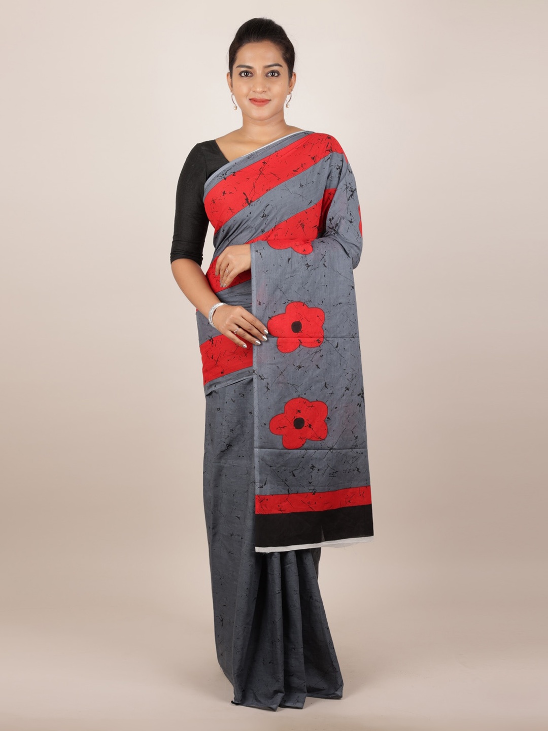 

Pothys Grey & Red Cotton Blend Printed Saree