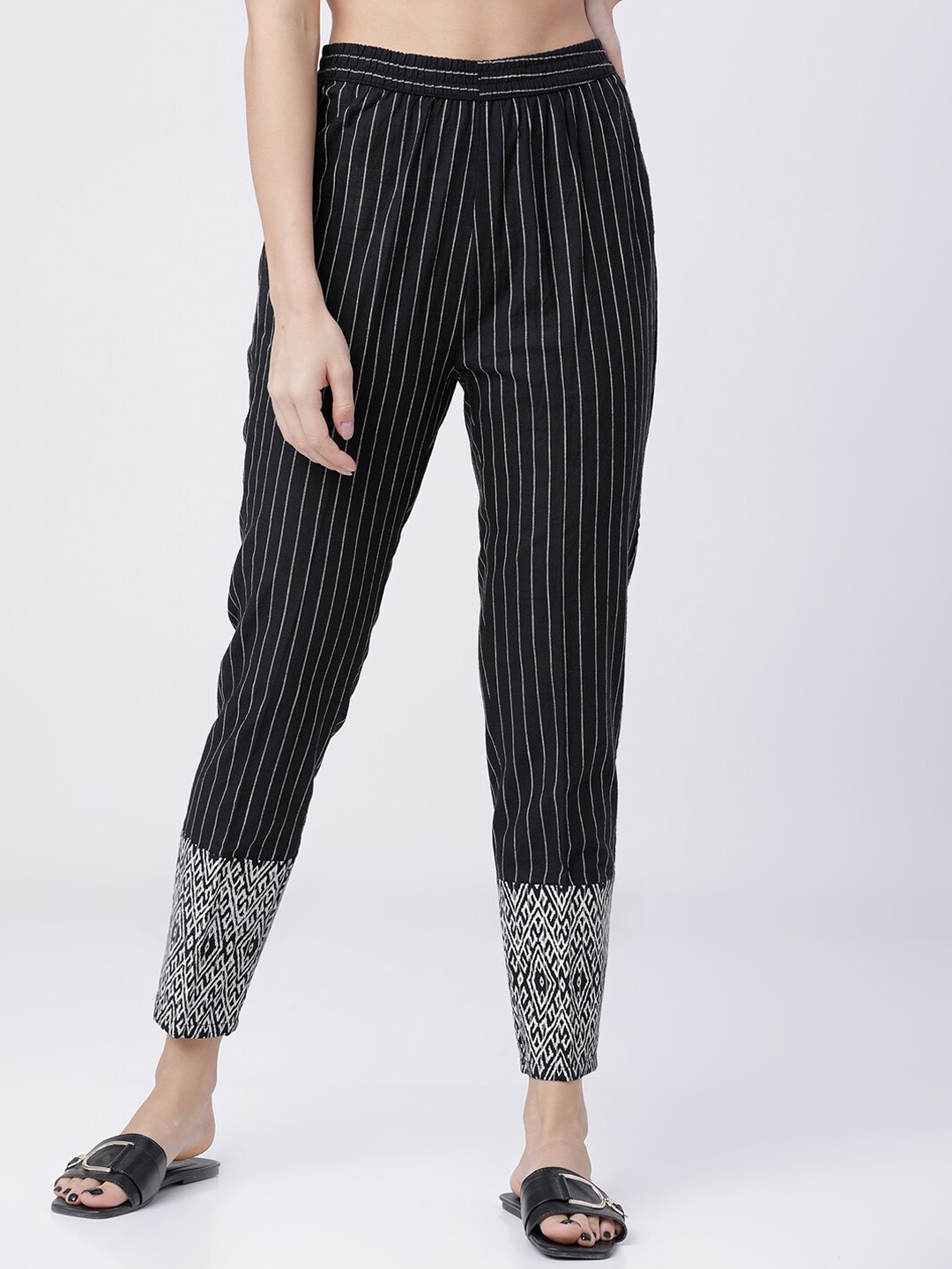 

Vishudh Women Black Slim Fit Printed Regular Trousers