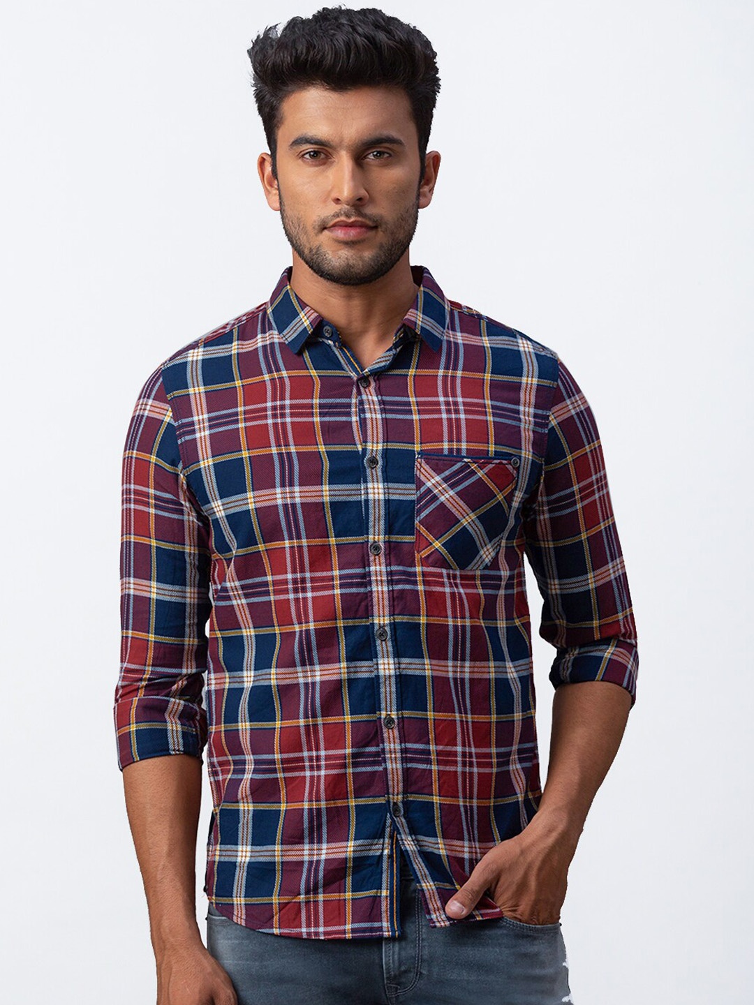 

SPYKAR Men Red Slim Fit Checked Casual Shirt