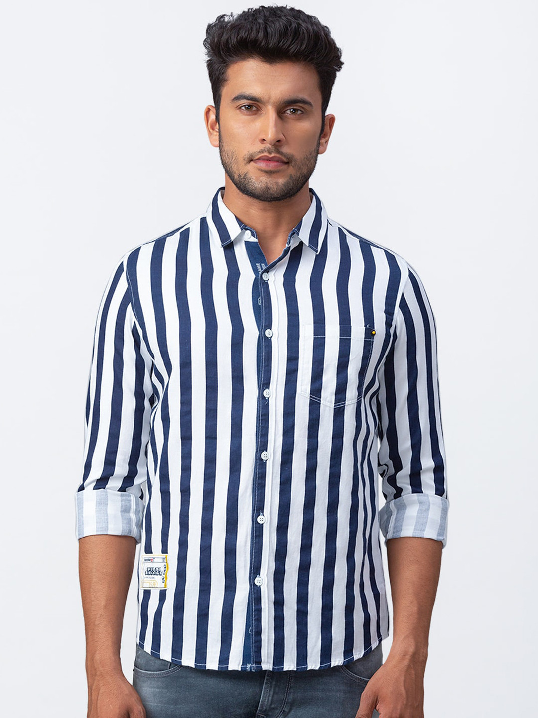 

SPYKAR Men White Slim Fit Striped Casual Shirt