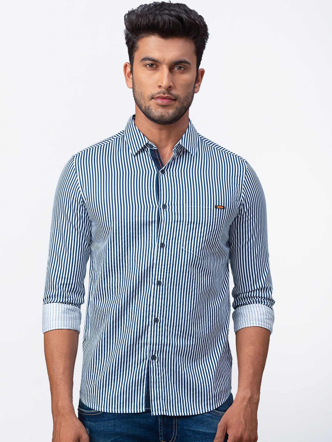 

SPYKAR Men White & Blue Slim Fit Striped Casual Shirt