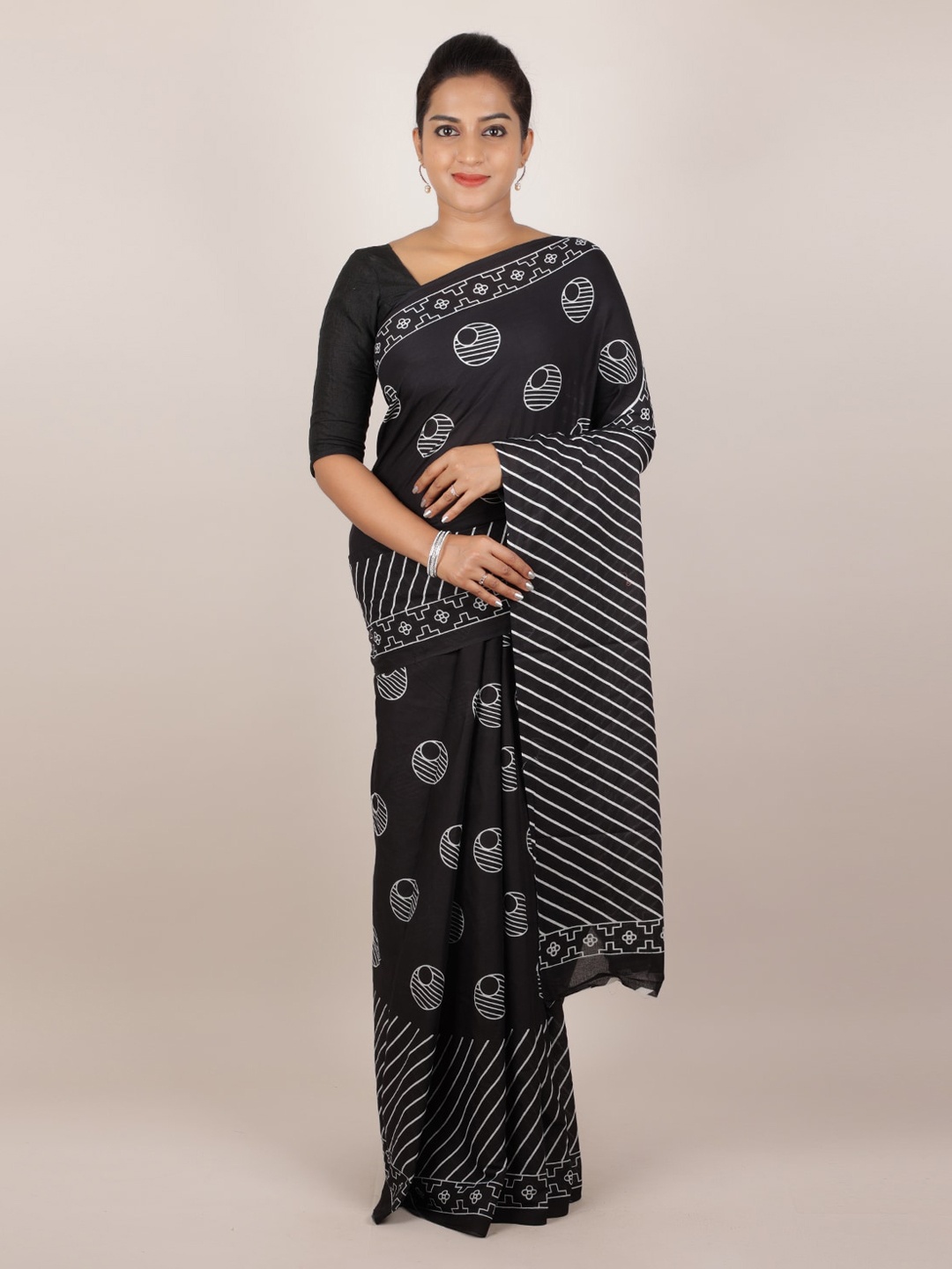 

Pothys Black & White Cotton Blend Printed Saree