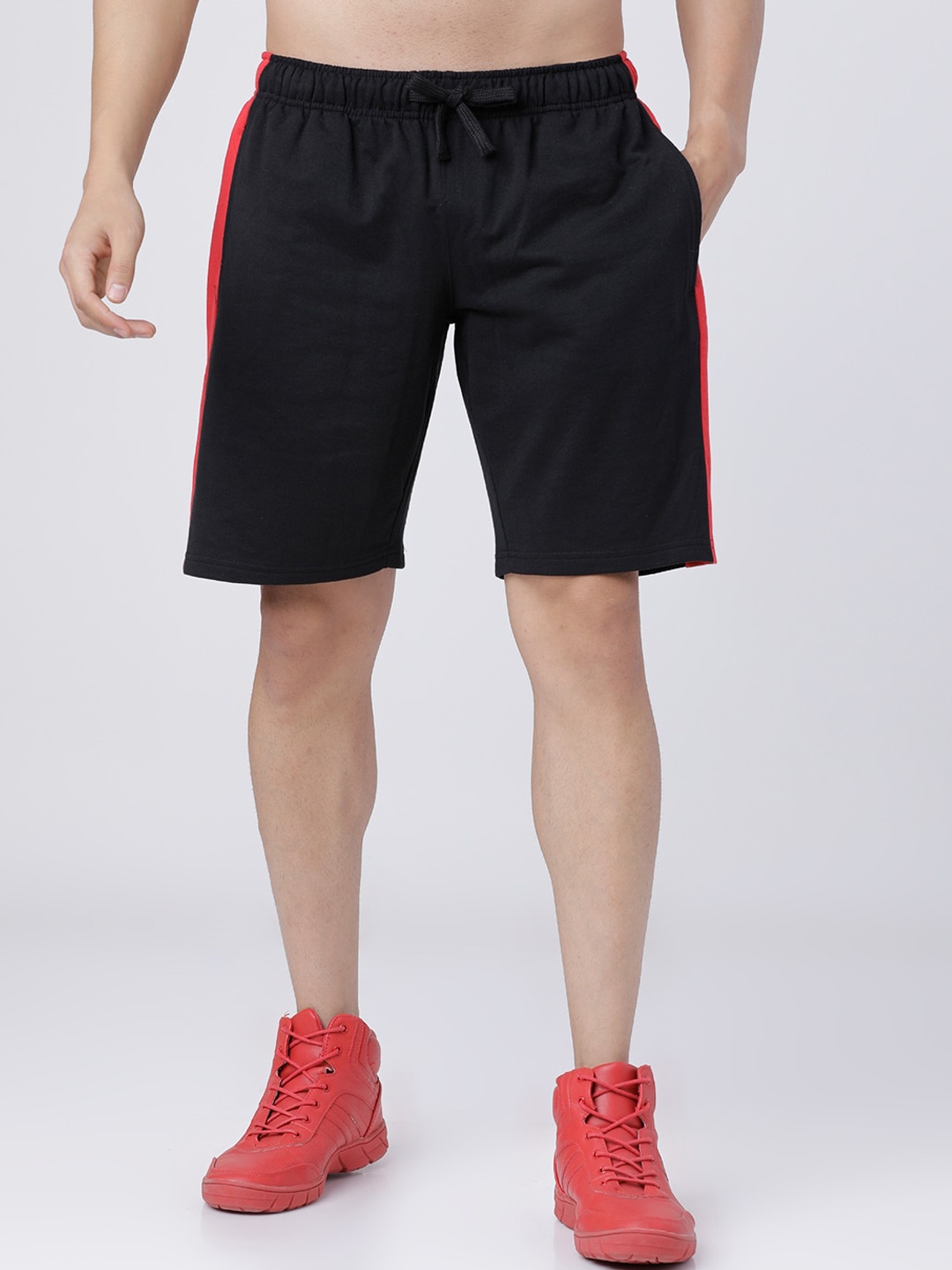 

HIGHLANDER Men Black Solid Slim Fit Sports Shorts