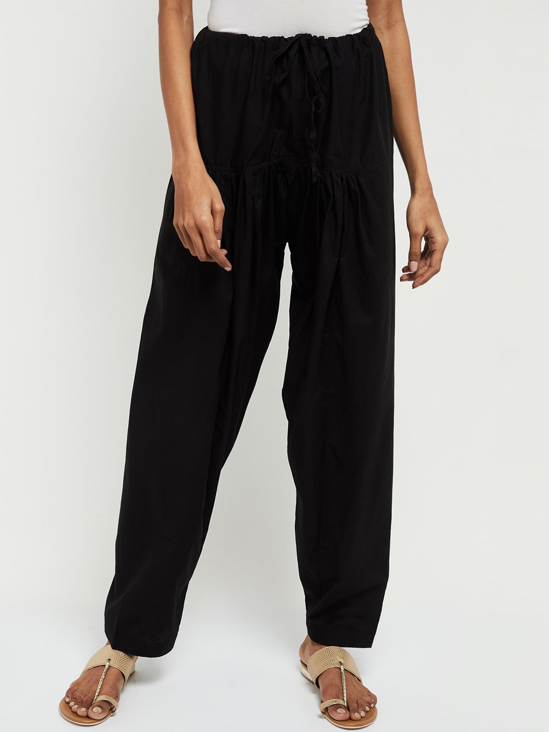 

max Women Black Solid Patiala Pants