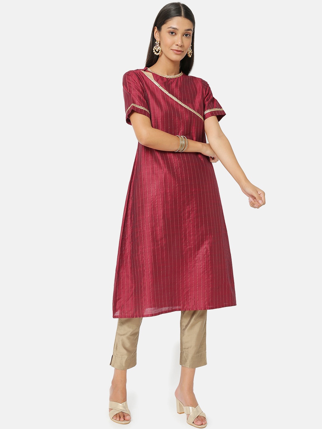 

Saaki Women Maroon Striped Kurta