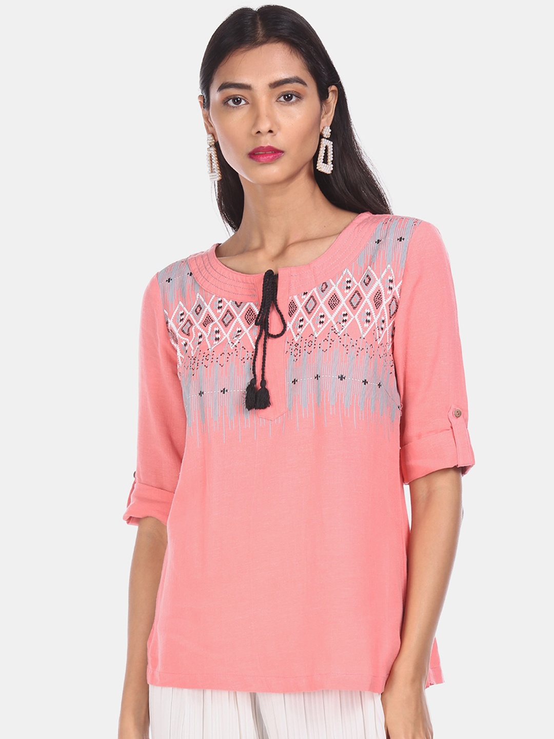 

Karigari Coral Geometric Printed Tie-up Neck Roll-up Sleeves Regular Top