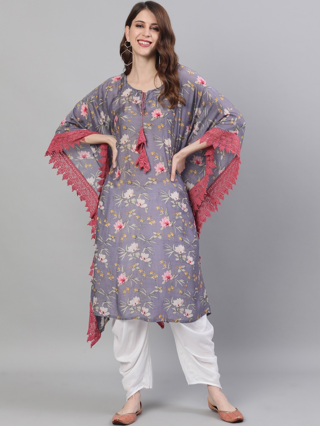 

Ishin Women Purple Floral Printed Keyhole Neck Flared Sleeves Kaftan Kurta