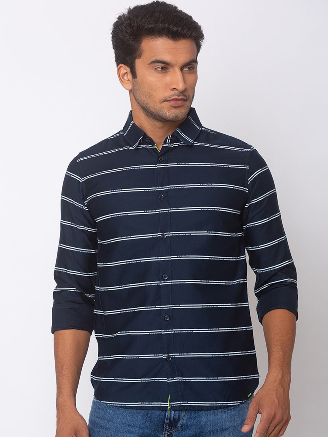 

SPYKAR Men Blue & Off-White Slim Fit Striped Casual Shirt