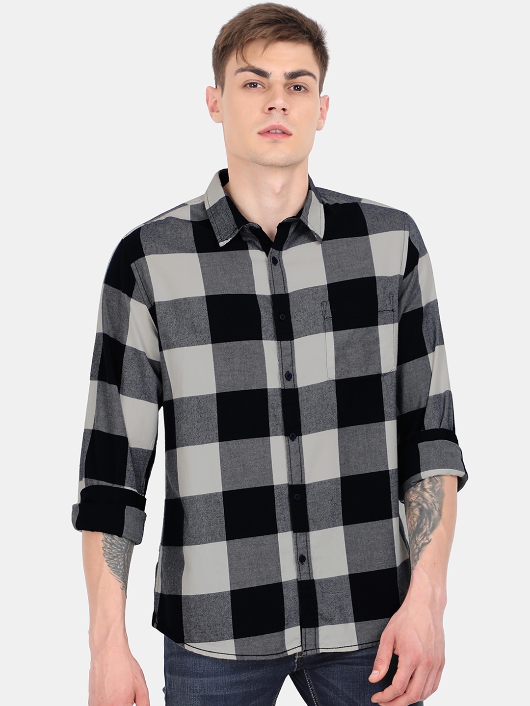 

VUDU Men Black Regular Fit Checked Casual Shirt