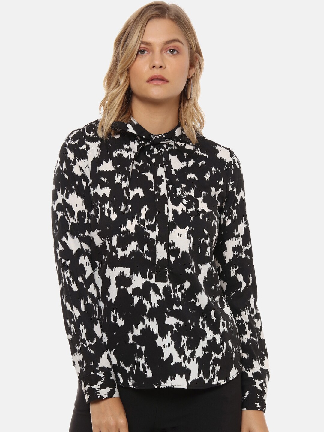

Campus sutra black & white printed tie-up neck regular top