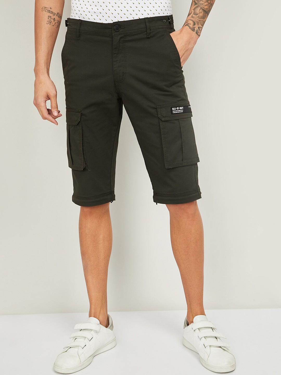 

Bossini Men Olive Green Slim Fit Solid Cargos