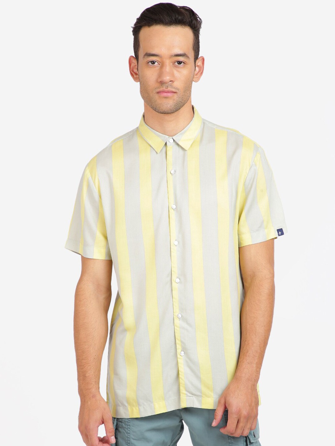 

Breakbounce Men Silver-Toned & Yellow Slim Fit Striped Casual Shirt