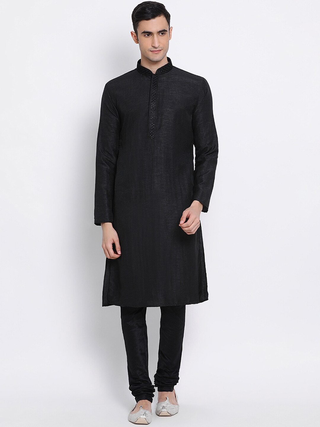 

Sanwara Men Black Solid Straight Kurta