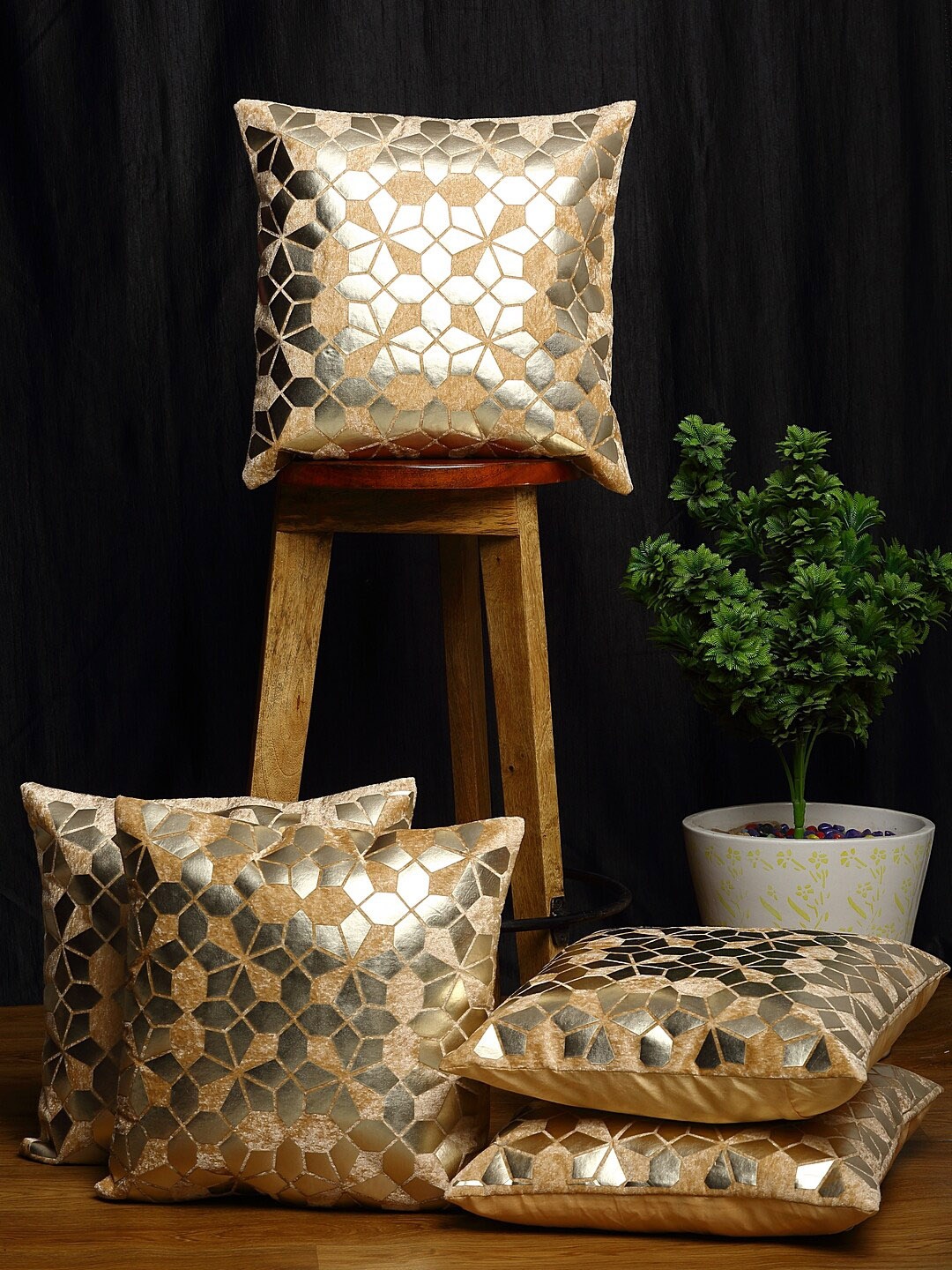 

HOSTA HOMES Beige & Gunmetal-Toned Set of 5 Self Design Square Cushion Covers