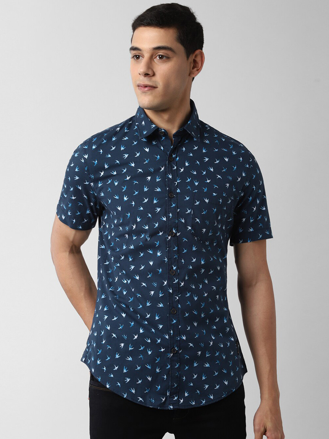 

Peter England Casuals Men Navy Blue Slim Fit Printed Casual Shirt
